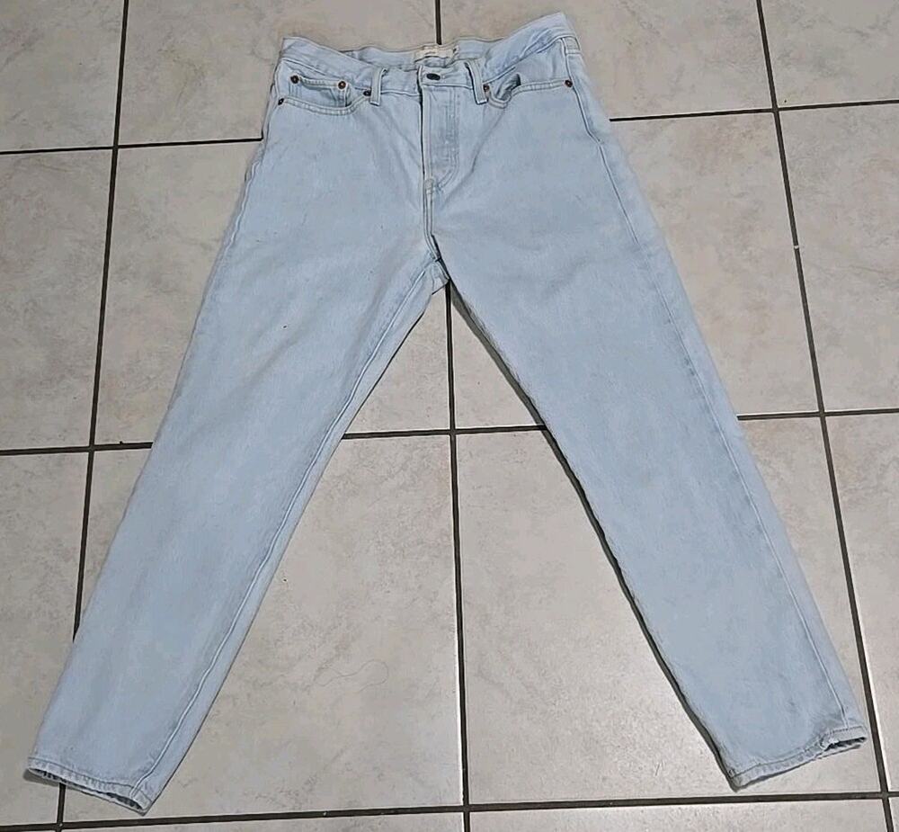 Levis Premium Wedgie Womens Jeans Size 29 Light Wash Button Fly Denim